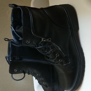 Woman's size 10 Missions black boot